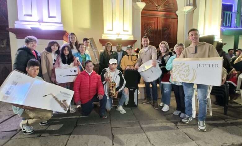 Agrupaciones musicales y de danzas en Subachoque recibieron dotaciones